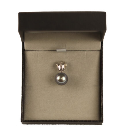Pendentif or blanc, diamants et perle