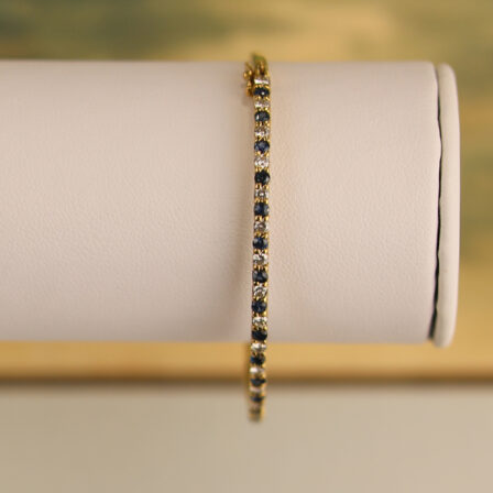 Bracelet or 18 K, diamants et saphirs
