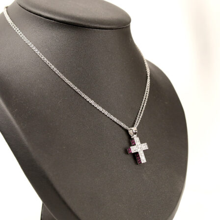 Collier croix courte diamants et rubis sang de pigeon