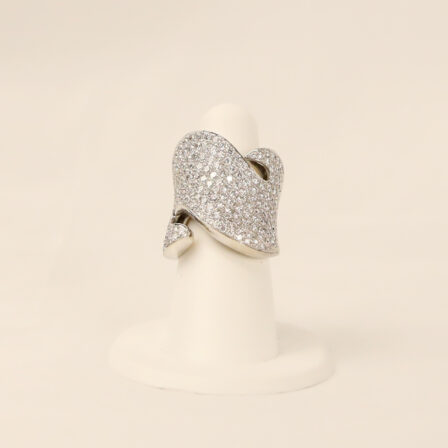 Bague "Vague" en or blanc et pavage de 163 diamants