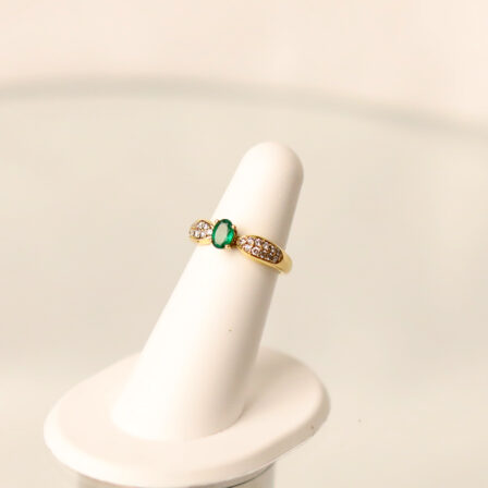 Bague or jaune, émeraude et diamants