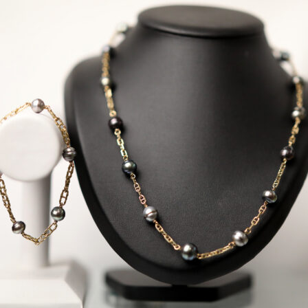 Ensemble chaine et bracelet "maille café" en or jaune 18K et perles de Tahiti
