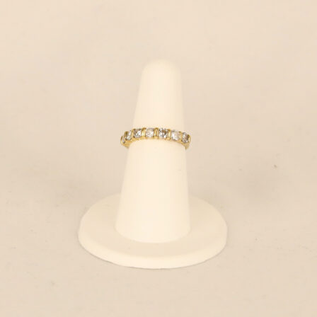 Demi alliance en or jaune 18 carats sertie de sept diamants taille 0,15 carats