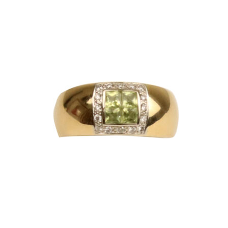 z_ Bague en or jaune avec péridots et diamants