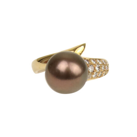 z_ Bague or jaune 18K, sertie pavage 18 diamants et perle de Tahiti