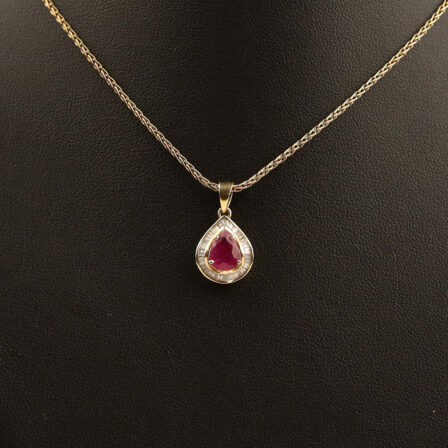Pendentif goutte or jaune 18 K, rubis et diamants baguettes
