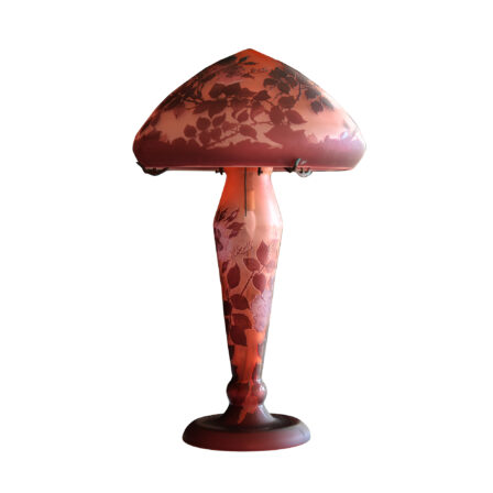 Emile GALLE - Lampe art nouveau fond rouge avec signature dans le décor «Gallé»