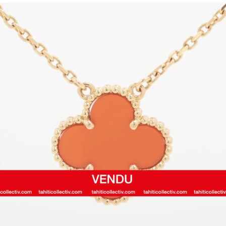 VAN CLEEF & ARPELS - Collier Alhambra or jaune et cornaline