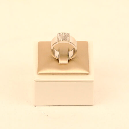 Bague or blanc 18 K et pavage de diamants