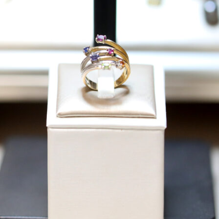 Bague 2 ors sertie 6 saphirs de couleurs