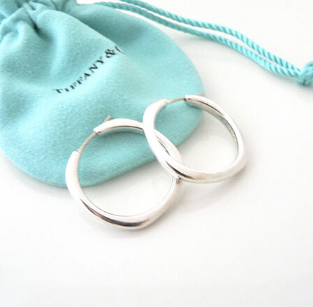 TIFFANY & CO - Créoles en argent Cushion Square